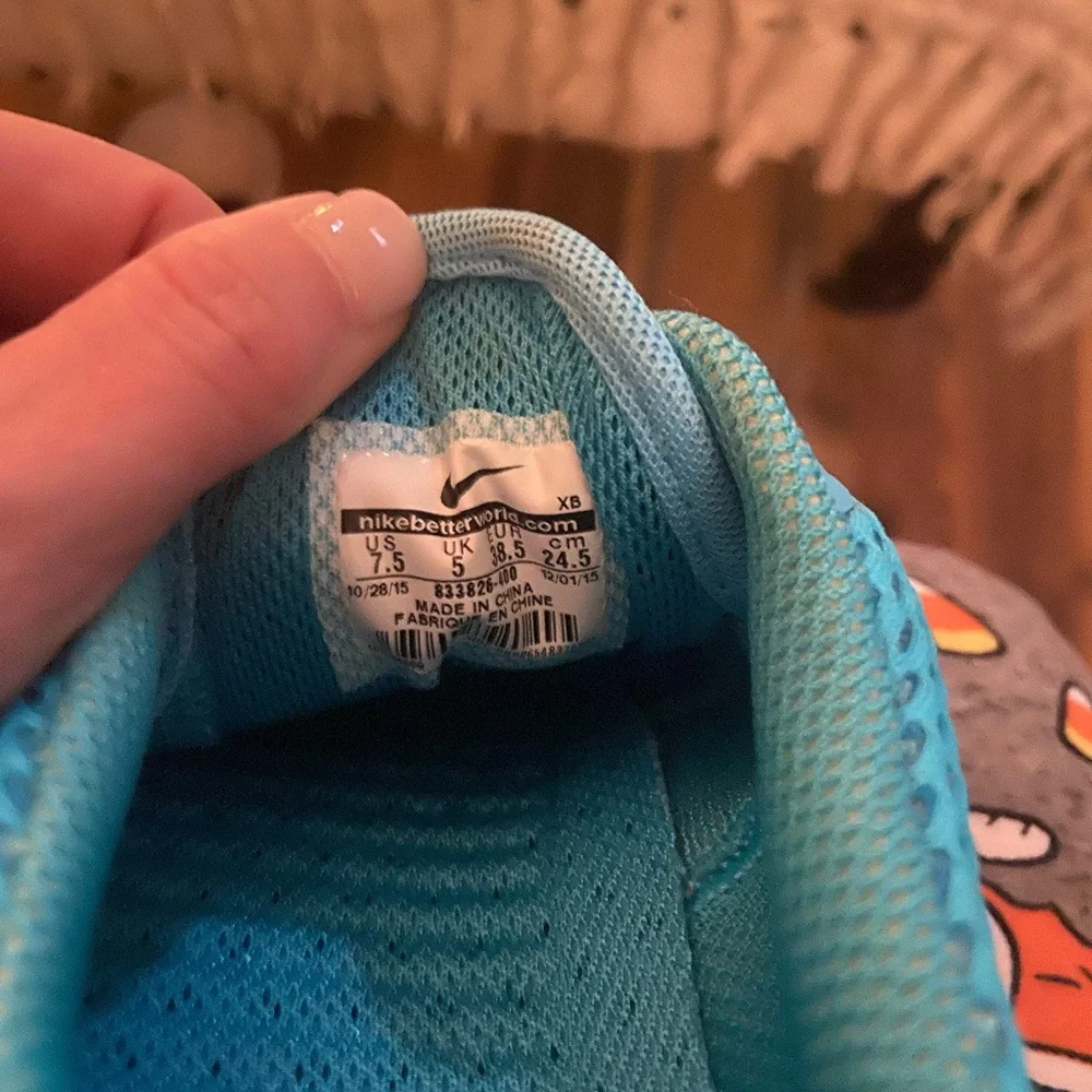 Nike Roche Teal Tennis Shoe Sneakers - Picture 6 of 7